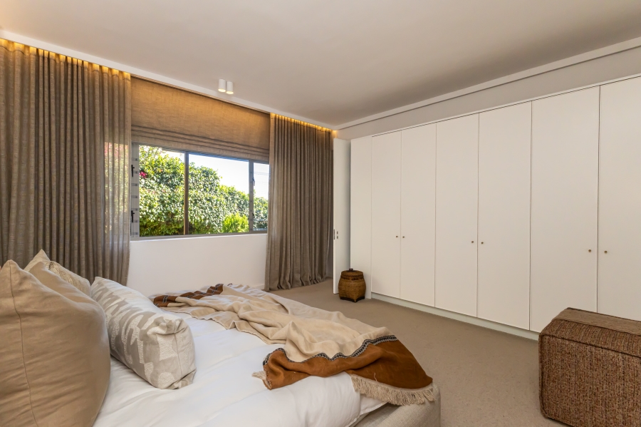 1 Bedroom Property for Sale in Sea Point Western Cape